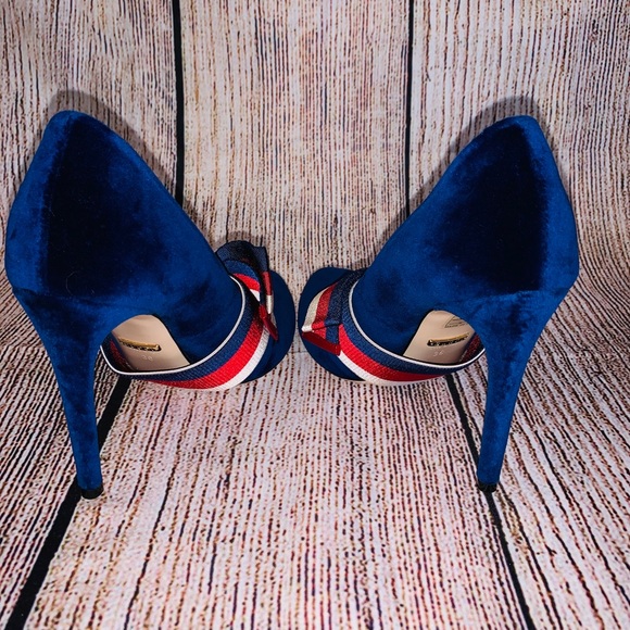 Blue Gucci Suede Pump W/ Removable Bow - Picture 4 of 7